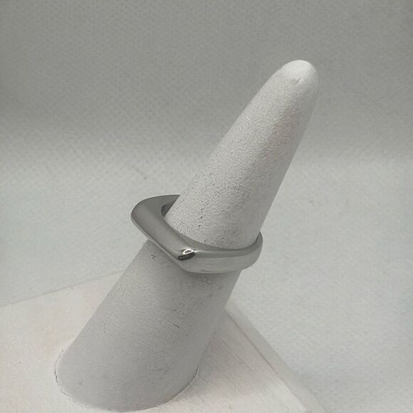 Brand New!! Size 7 Stainless Steel domed bar ring - Picture 2 of 4